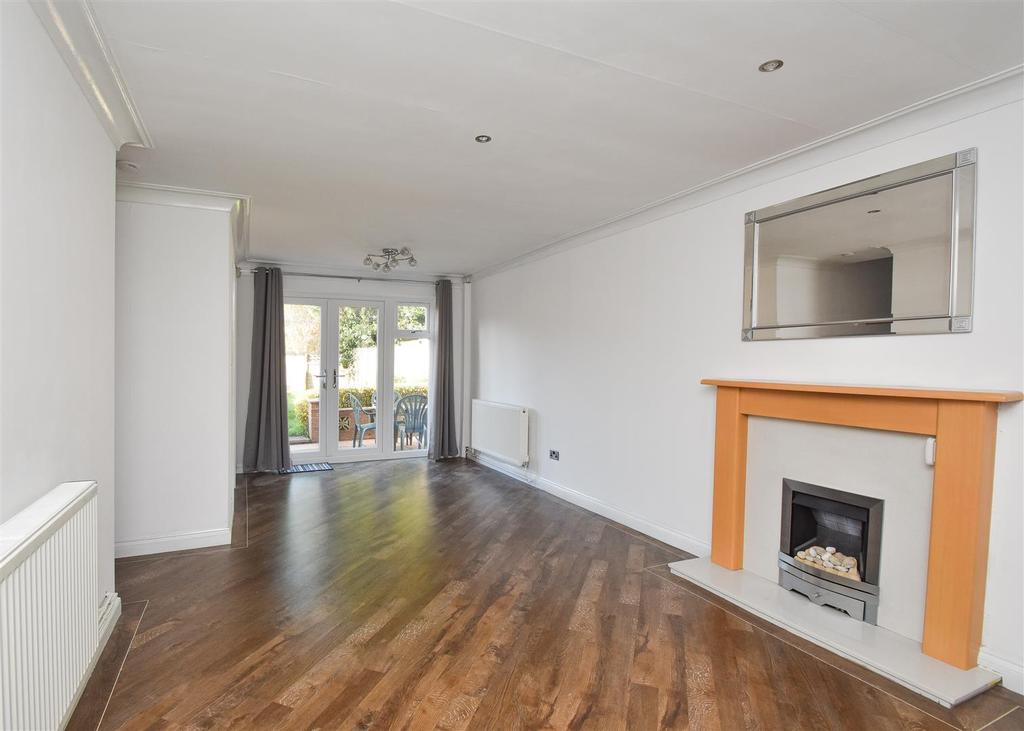 29 Halesworth Road, Pendeford 3 bed semidetached house £950 pcm (£