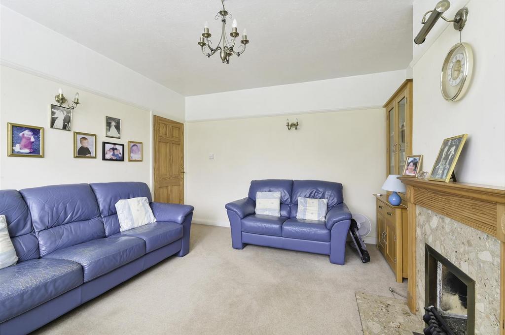 The Oval, Banstead 3 bed semidetached house £650,000