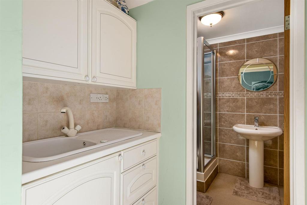 Kitchenette and en suite