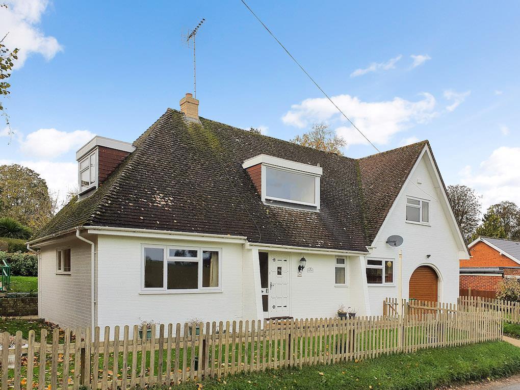 Aston Lane, Remenham Hill 3 bed detached house for sale £800,000