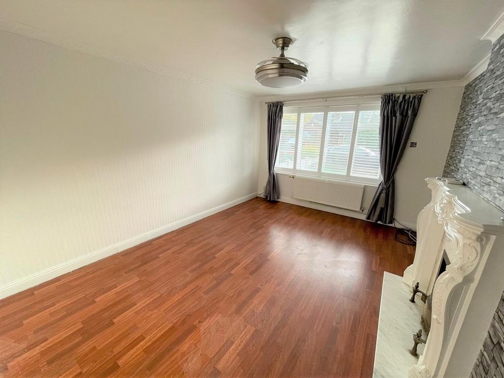 Edgeworth Road, Hindley Green, Wigan 3 bed semidetached bungalow £