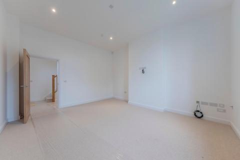 5 bedroom semi-detached house for sale - Chester Road, Oakmere