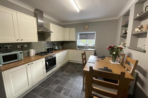 4 bedroom end of terrace house for sale - Pentwyn Road, Betws, Ammanford