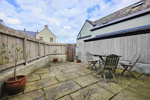 3 bedroom semi-detached house for sale, 2 Will Phillips Yard, West Street, Newport