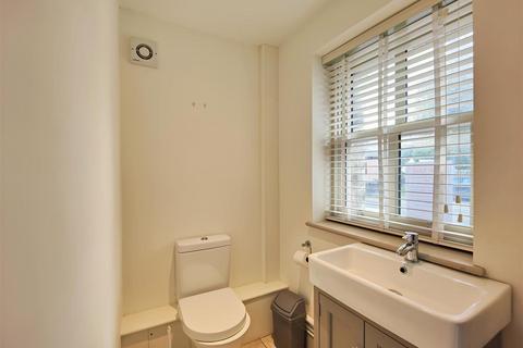 2 Will Phillips Yard, Newport, SA42 0TW