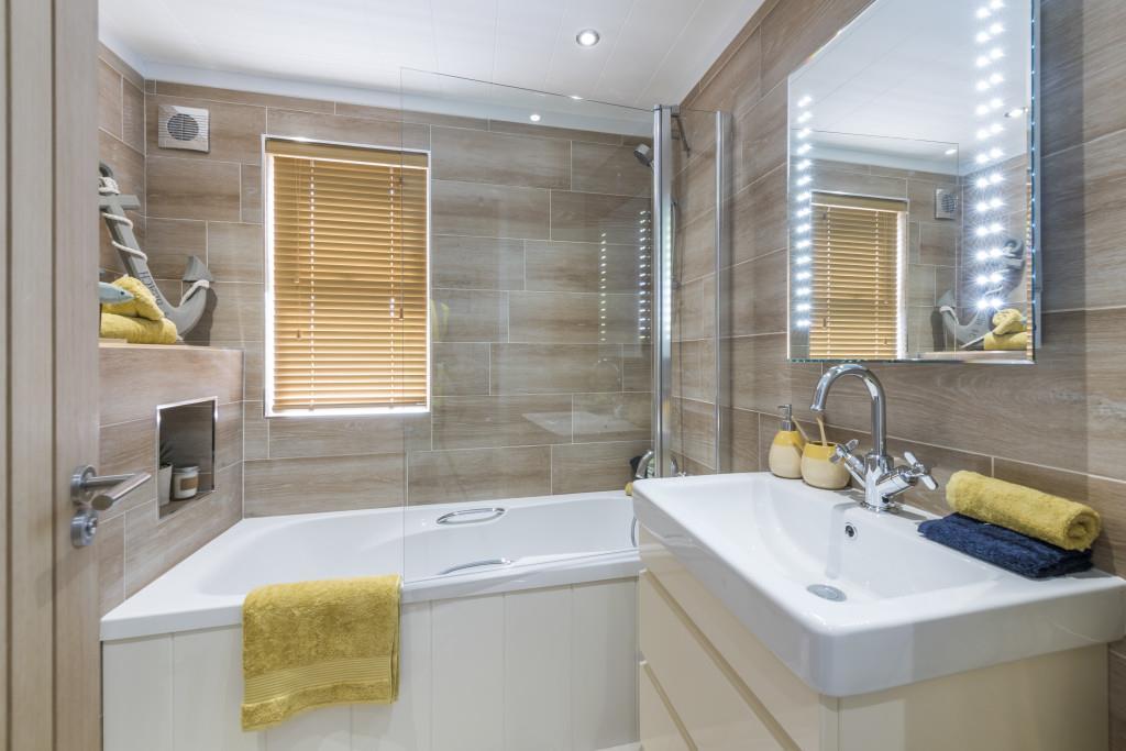 Wessex-Classic-Bathroom-2.jpg