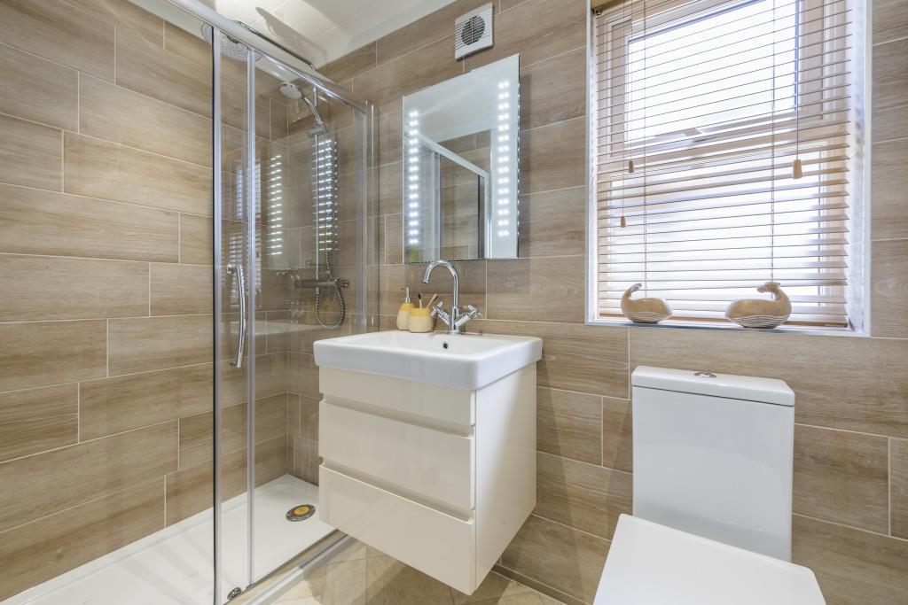 Wessex-Classic-En-Suite-3.jpg