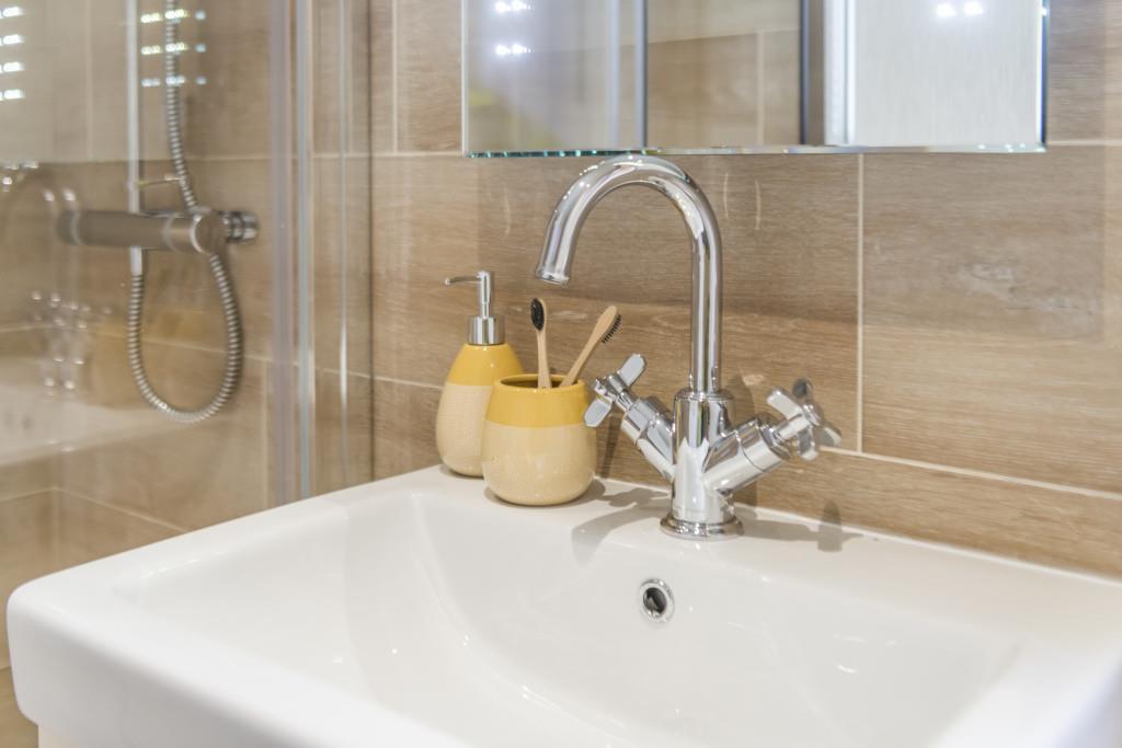 Wessex-Classic-En-Suite-5.jpg