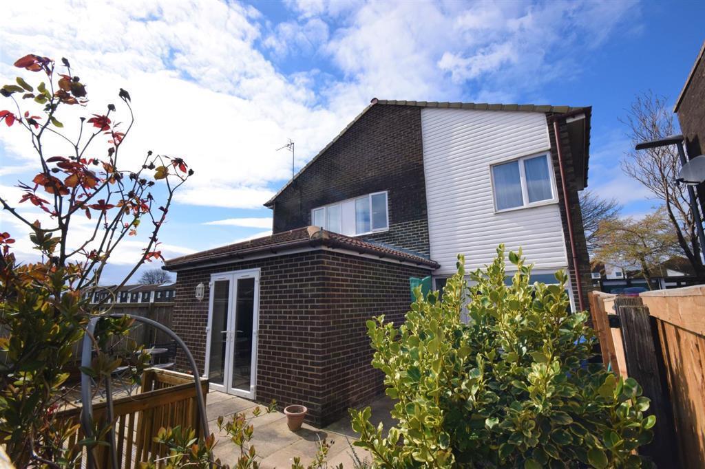 St. Leonards Close, Peterlee, Durham, SR8 2NW 4 bed semidetached house