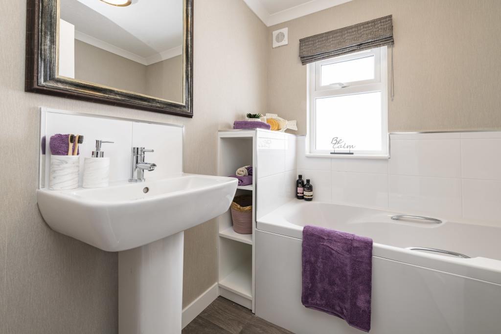 Omar-Regency-Bathroom-v2.jpg