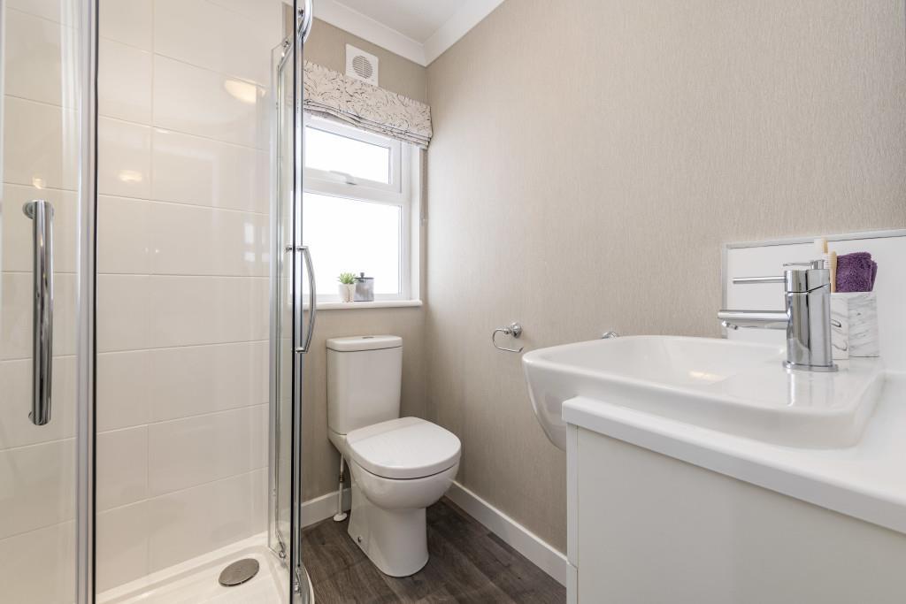 Omar-Regency-En-Suite1.jpg