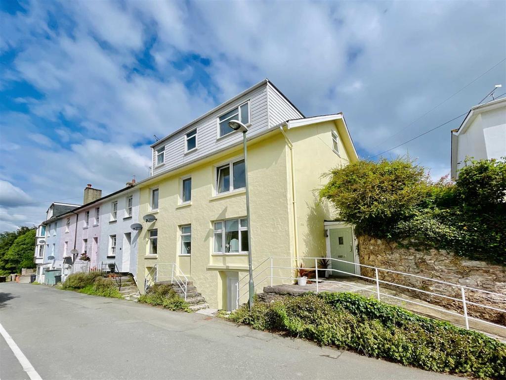 Stoke Gabriel Road, Galmpton, Brixham 3 bed flat £950 pcm (£219 pw)