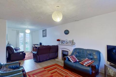 25 Allington Circle, Kingsmead, Milton Keynes, MK4 4EE