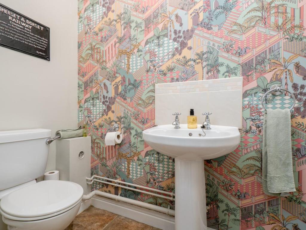 Cloakroom/wc