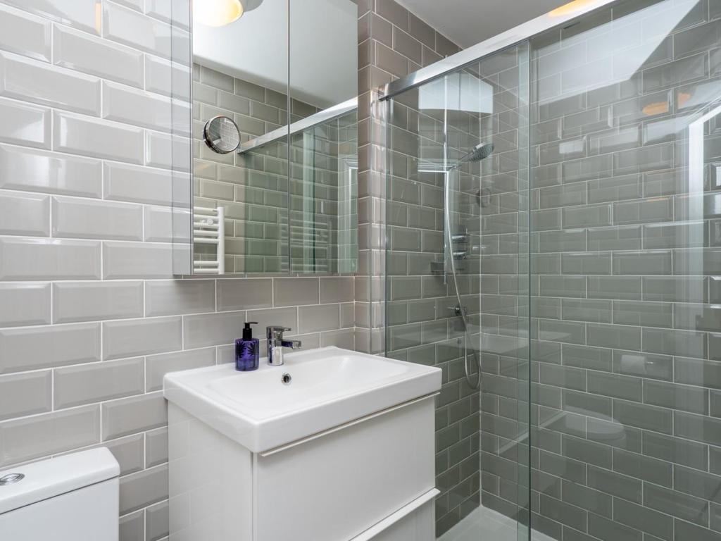 BATHROOMS 3.jpg