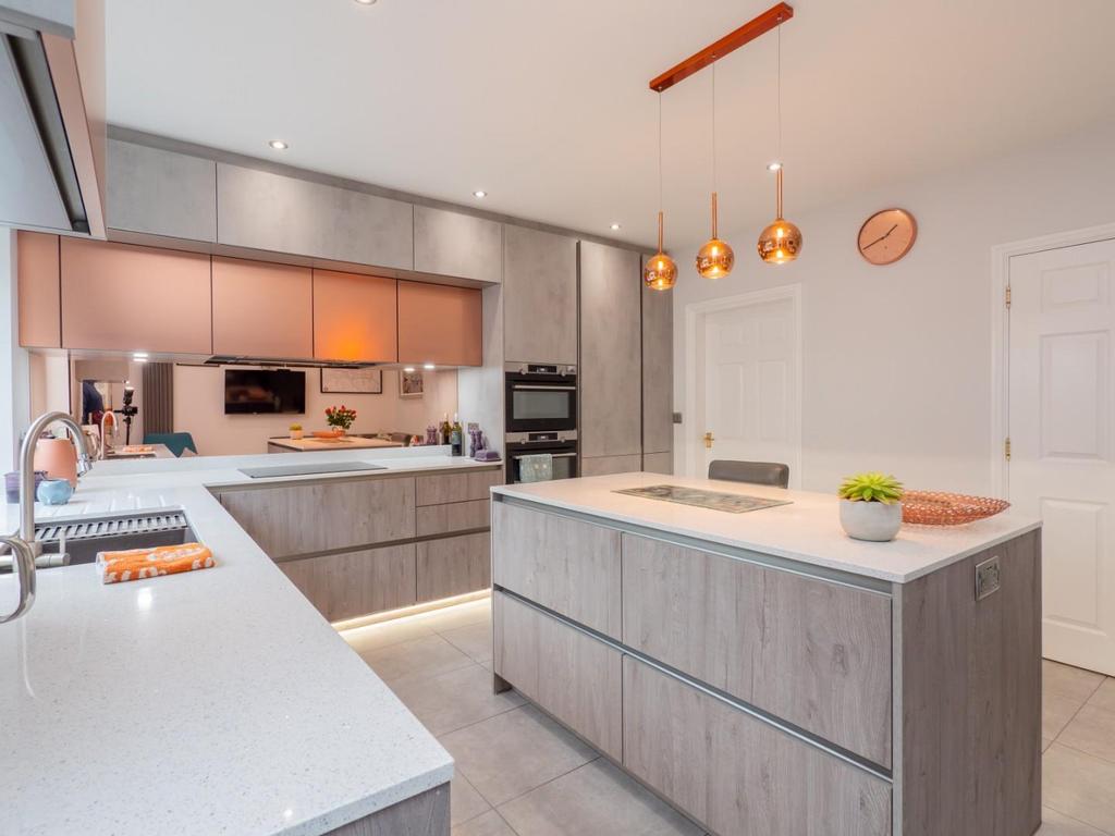 Superb re fitted living/dining kitchen