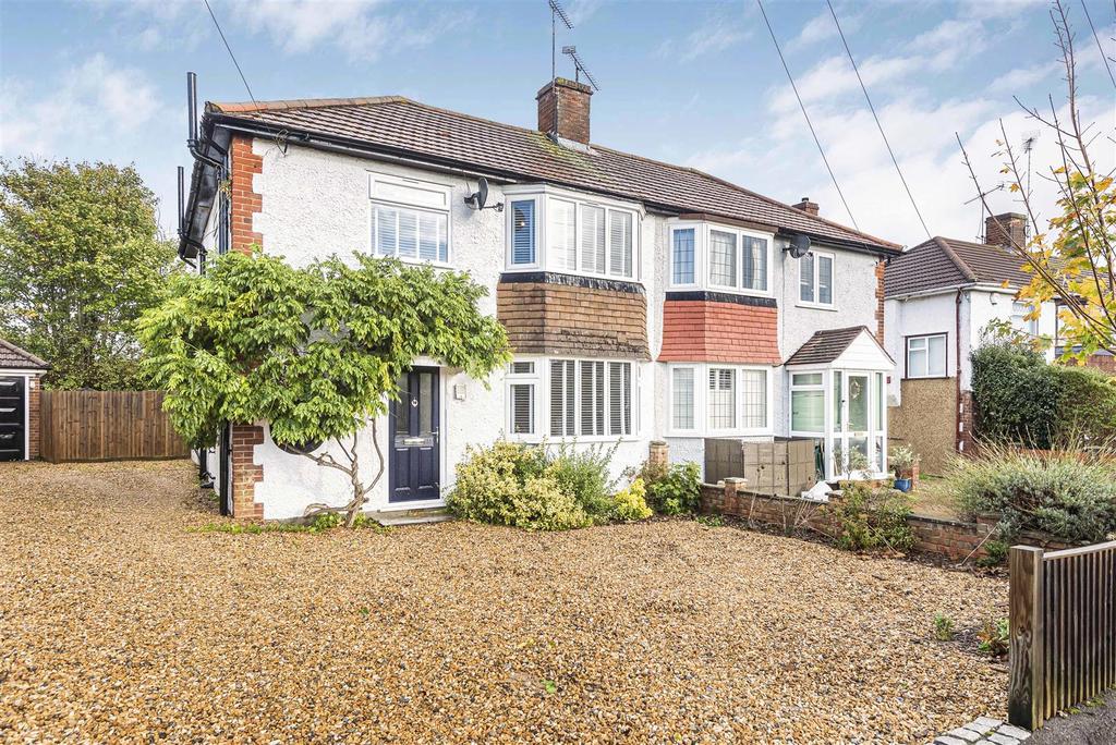 Chiltern Road, Caversham, Reading RG4... 3 bed semidetached house £