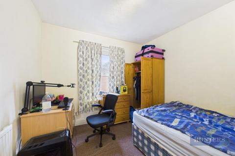5 bedroom end of terrace house to rent, Newcombe Road, Southampton