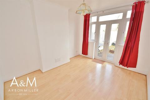 12 Dryden Close, Ilford, IG6 3EA