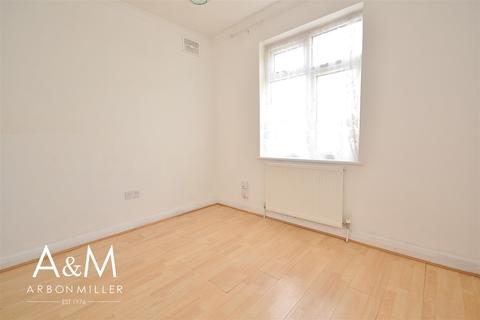 12 Dryden Close, Ilford, IG6 3EA