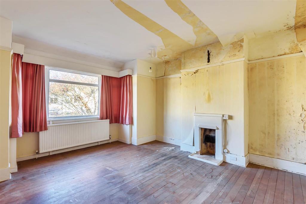 Whitmore Road, Taunton 3 bed detached house £250,000