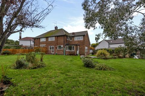 8 Pine Close, Ingatestone, CM4 9EG