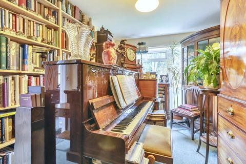 8 Pine Close, Ingatestone, CM4 9EG