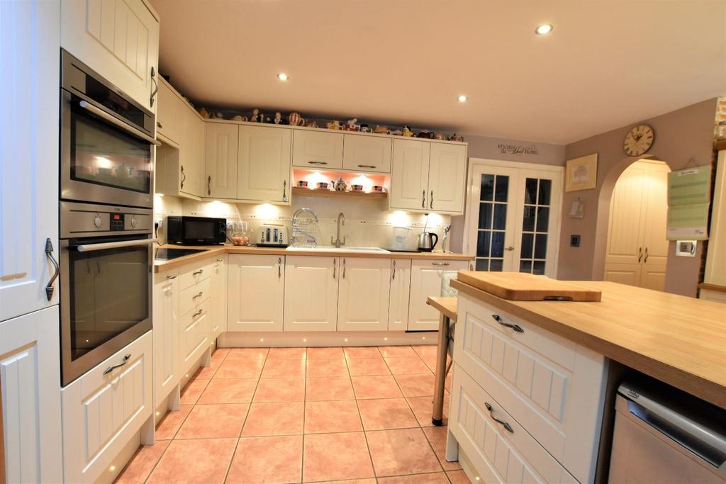 Wilkinson Way, Scunthorpe 4 bed detached house £275,000