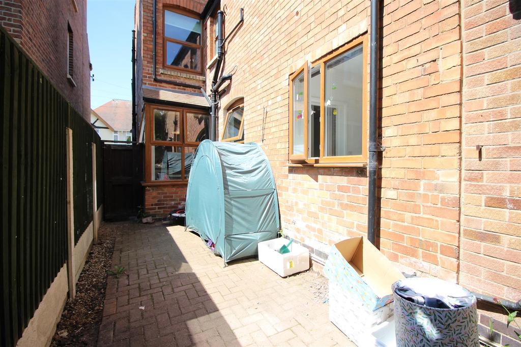 Patio .JPG