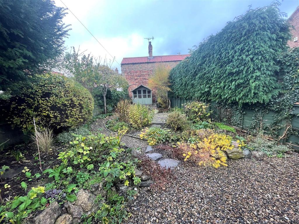 Chapmangate, Pocklington, York 2 bed terraced house £225,000