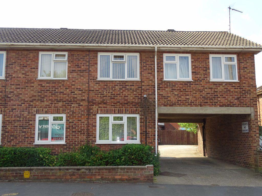 Nicholas Court Waterloo Road Norwich 1 bed flat £550 pcm (£127 pw)