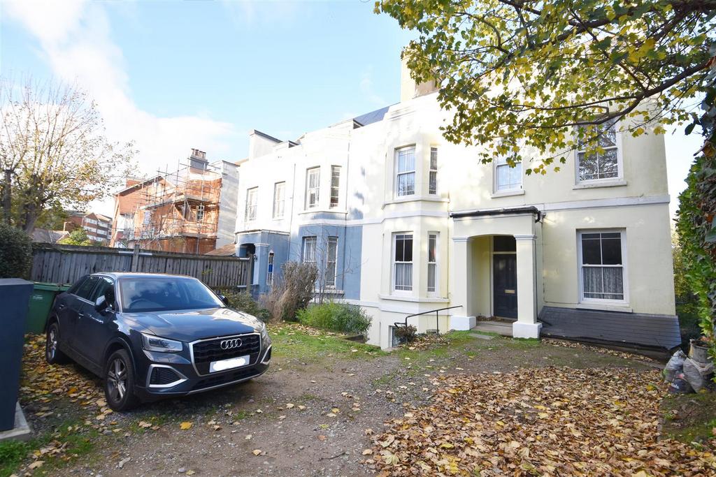 Bohemia Road, St. LeonardsOnSea 2 bed flat for sale £210,000