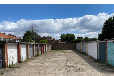 Garage to rent - Garage - Barclay Court, Park View, Hoddesdon