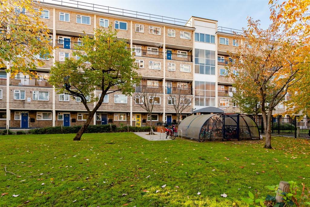Pollard Street, London, E2 3 bed £2,600 pcm (£600 pw)