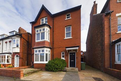6 bedroom detached house for sale - Trafalgar Crescent, Bridlington