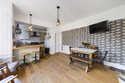 6 bedroom detached house for sale - Trafalgar Crescent, Bridlington