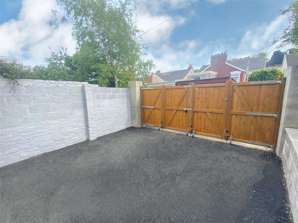 Victoria Avenue, Mumbles, Swansea 3 bed terraced house £340,000