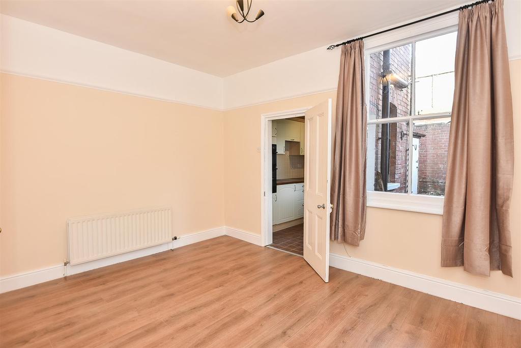 Albemarle Road, York 2 bed terraced house £1,050 pcm (£242 pw)