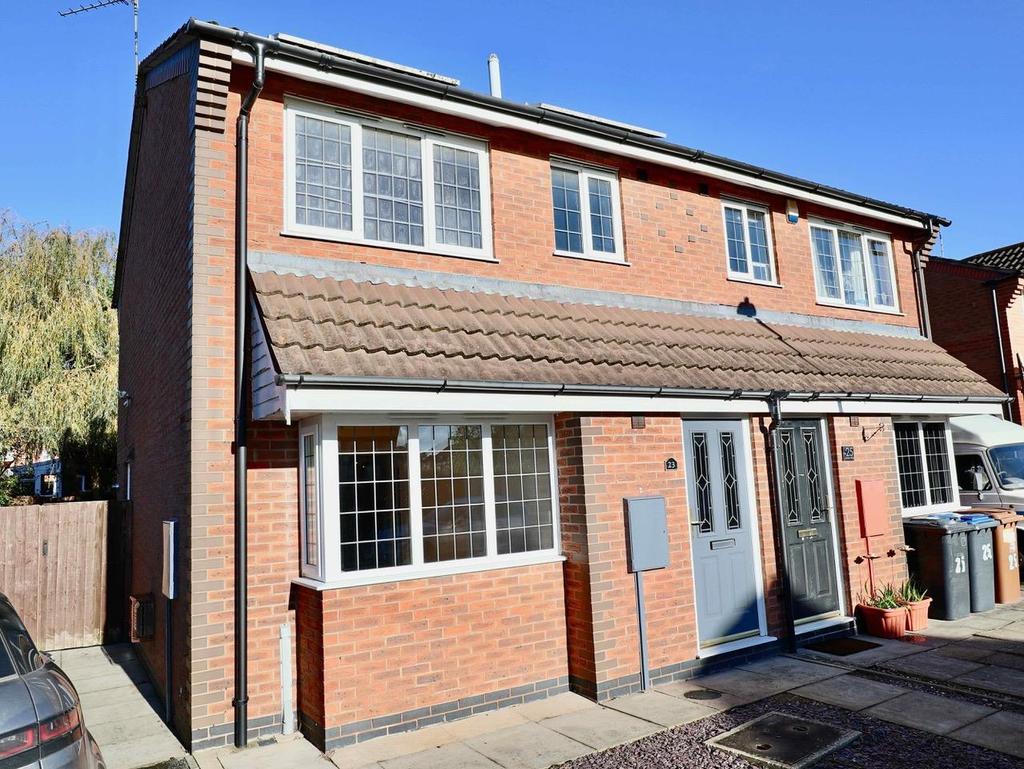 Florian Way, Hinckley 3 bed semidetached house £895 pcm (£207 pw)