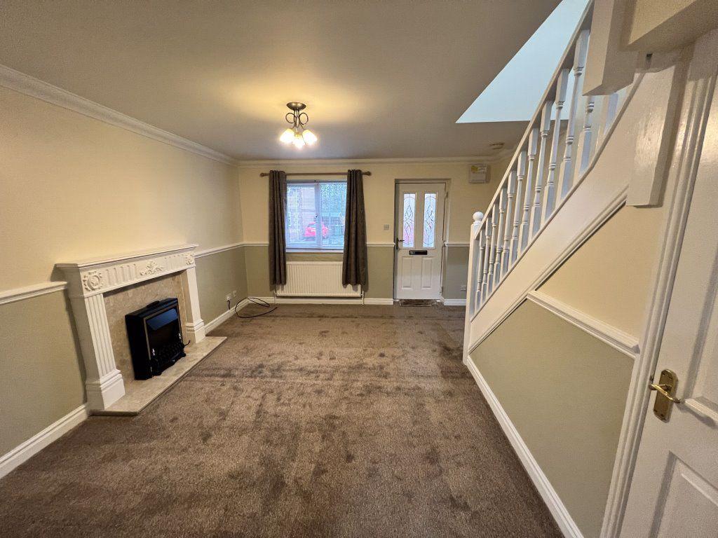 Brooksfield, South Kirkby, WF9 2 bed semidetached house £650 pcm (£150 pw)