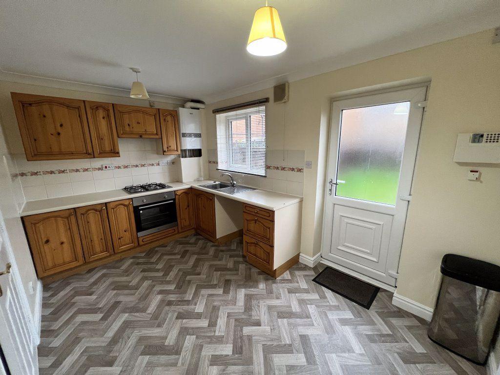 Brooksfield, South Kirkby, WF9 2 bed semidetached house £650 pcm (£150 pw)