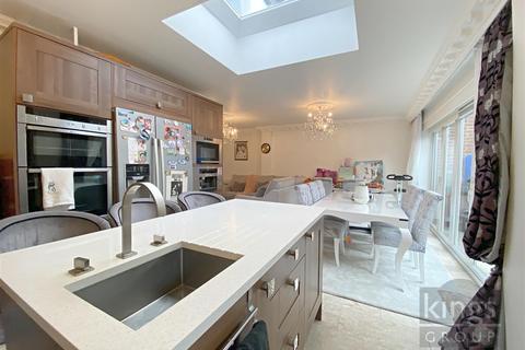 3 bedroom semi-detached house for sale - Brantwood Gardens, Enfield