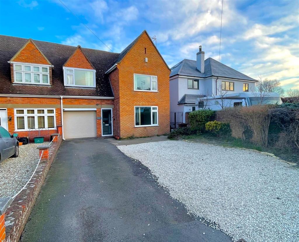 9 Church Street Charlton Kings... 3 bed house £1,750 pcm (£404 pw)
