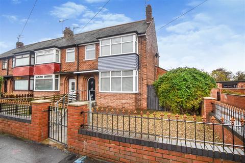 3 bedroom end of terrace house for sale - Mollison Road, Hull
