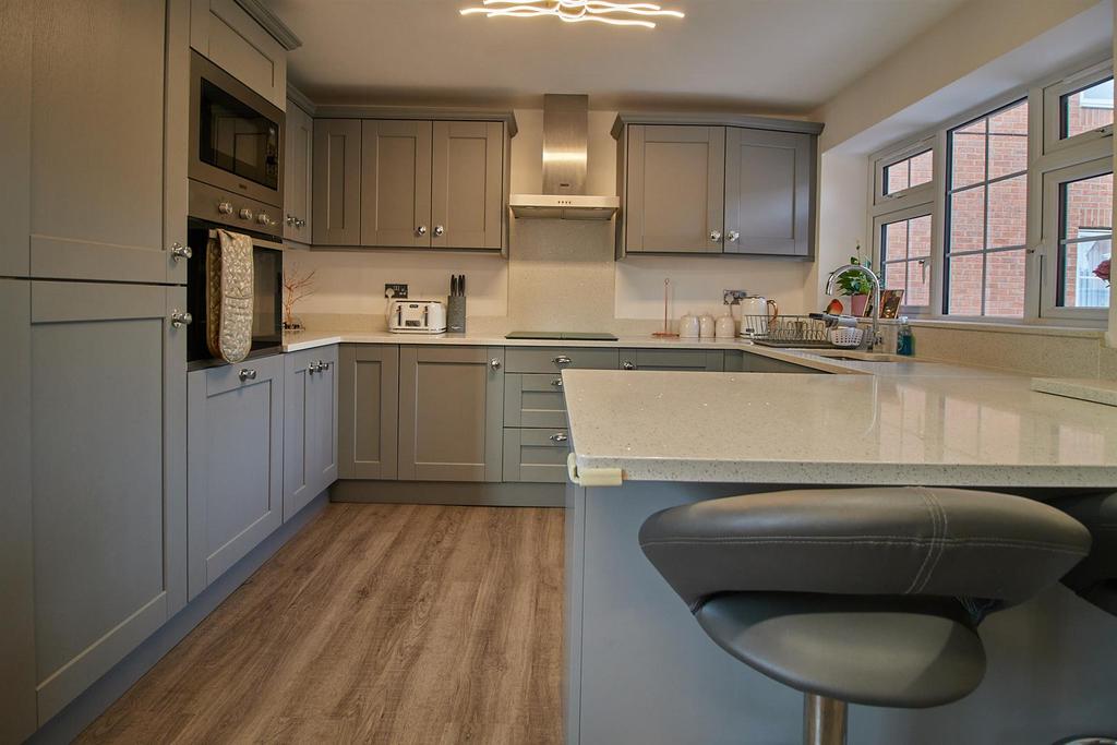 Russett Close, Barwell 3 bed detached house £270,000