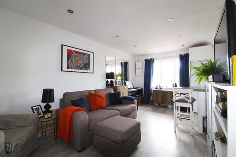 2 bedroom apartment for sale - Autumn Drive, Sutton