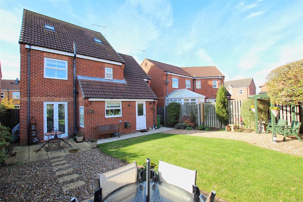 Close, Hornsea 4 bed detached house for sale £299,950