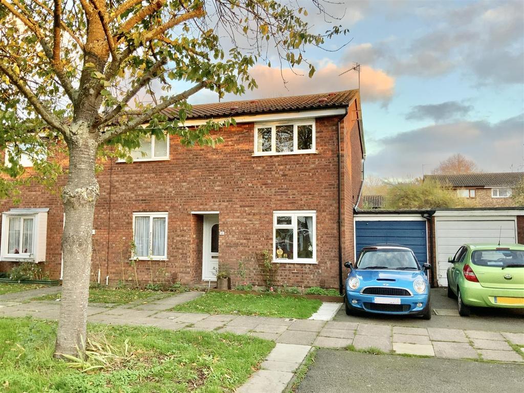 Hale Avenue, Stony Stratford, Milton... 2 bed end of terrace house £