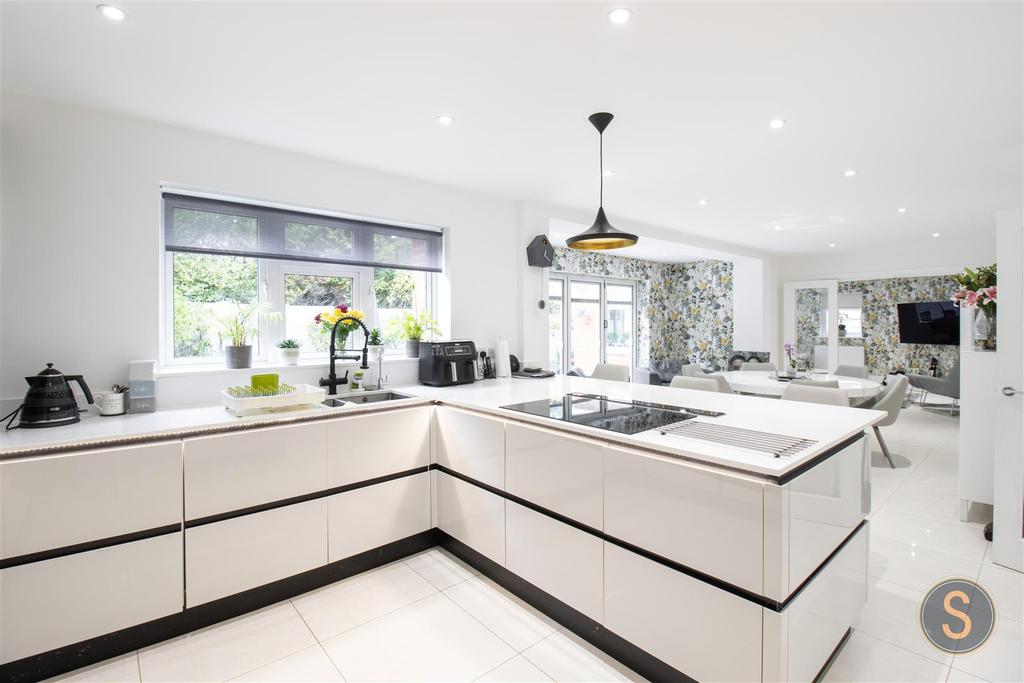 Shootersway Park, Berkhamsted 4 bed detached house £1,500,000