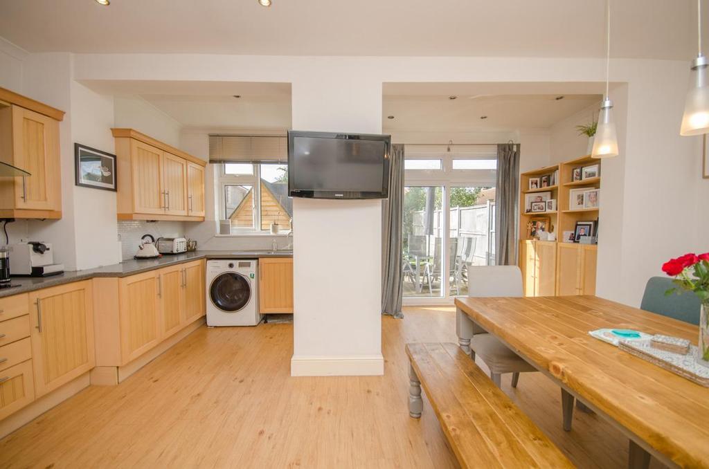 Kitchen 3.jpg